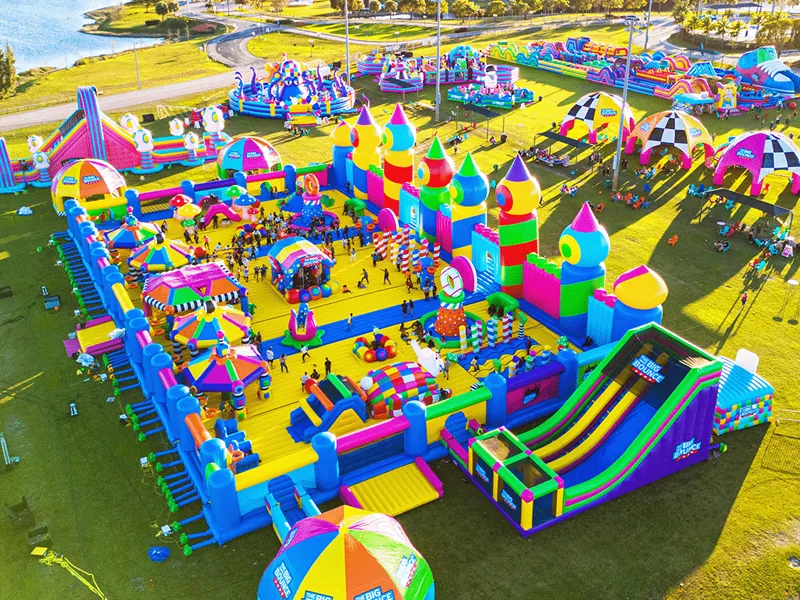 Castle inflatable ປະ​ກອບ​ດ້ວຍ​ຫຍັງ​?