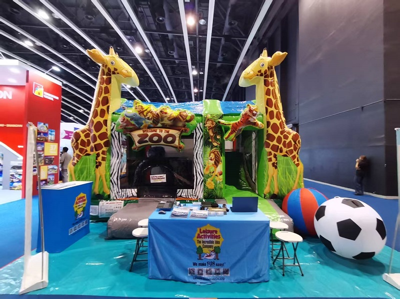 Leisure Activities® ນຳສວນສັດມາສູ່ IAAPA EXPO ASIA ດ້ວຍການສະແດງ 4m Inflatable Bouncy Castle